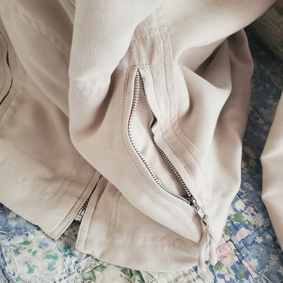 Ze-Ze Jacket - Picture 12 of 16